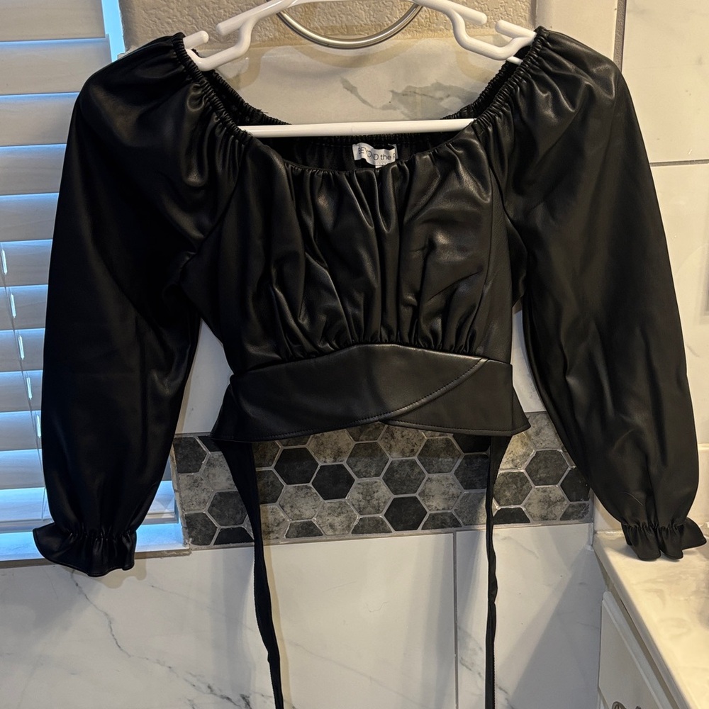 Black Puff Sleeve Crop Top